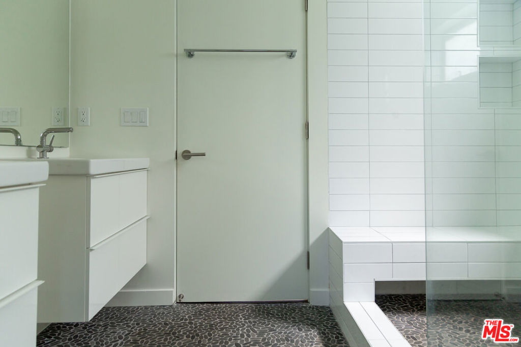 6348 Primrose Avenue