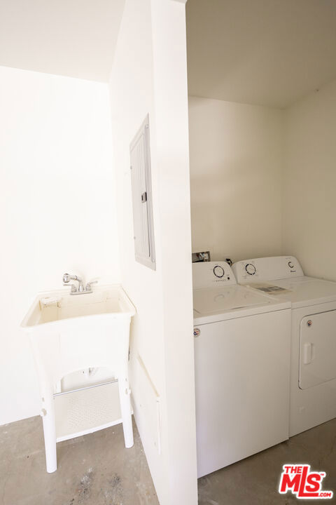 6348 Primrose Avenue