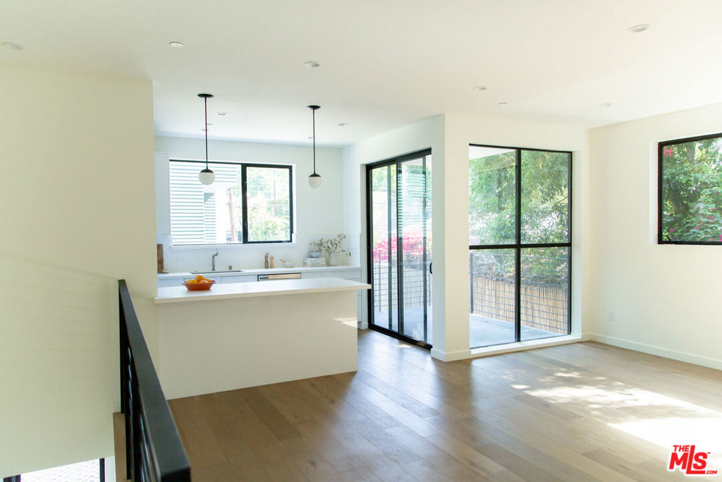 6348 Primrose Avenue