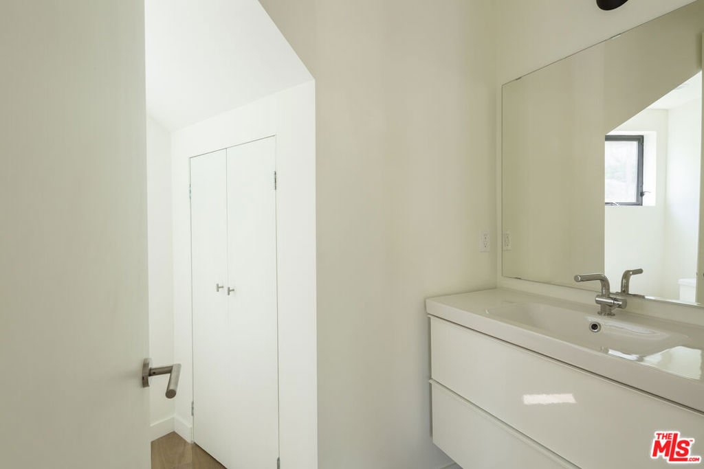 6348 Primrose Avenue