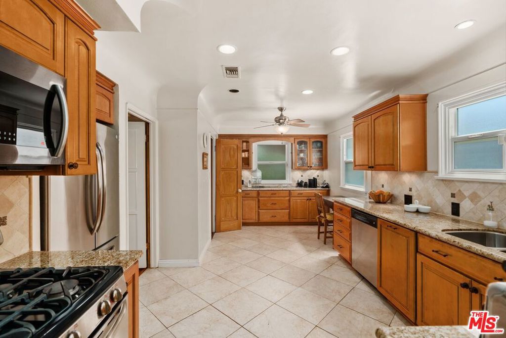 3667 Buckingham Road