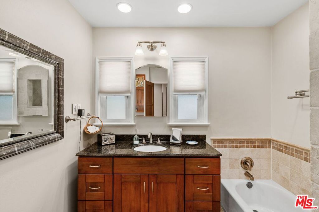 3667 Buckingham Road