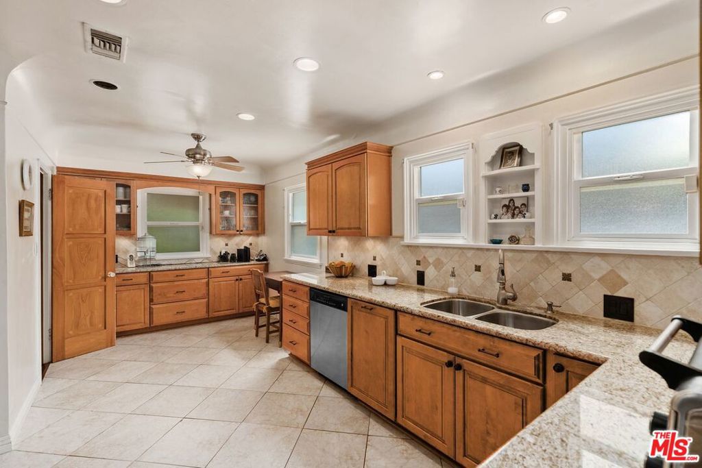 3667 Buckingham Road