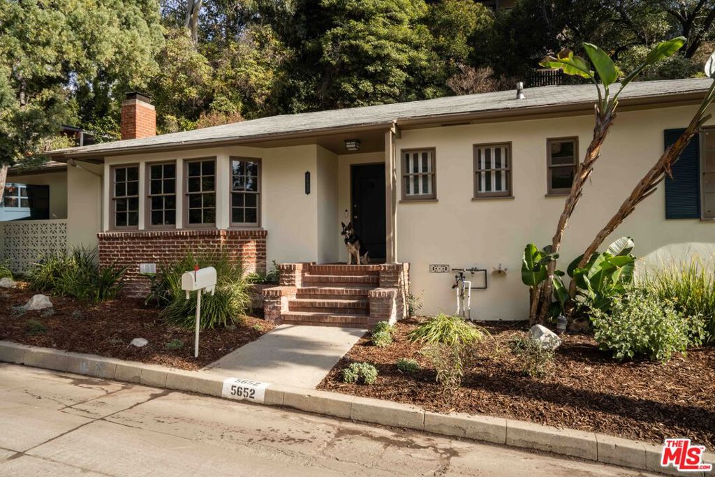 5652 Valley Oak Drive