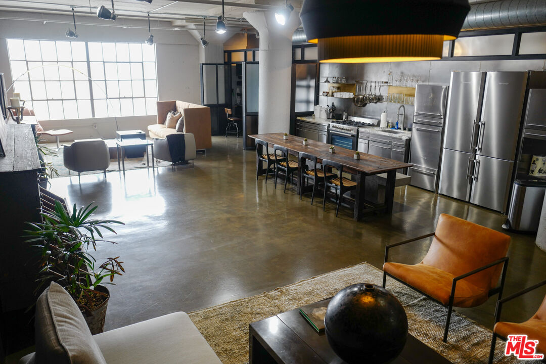 1855 Industrial St Unit: 418