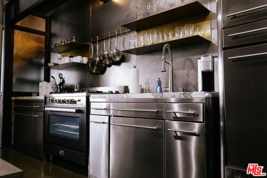 1855 Industrial St Unit: 418