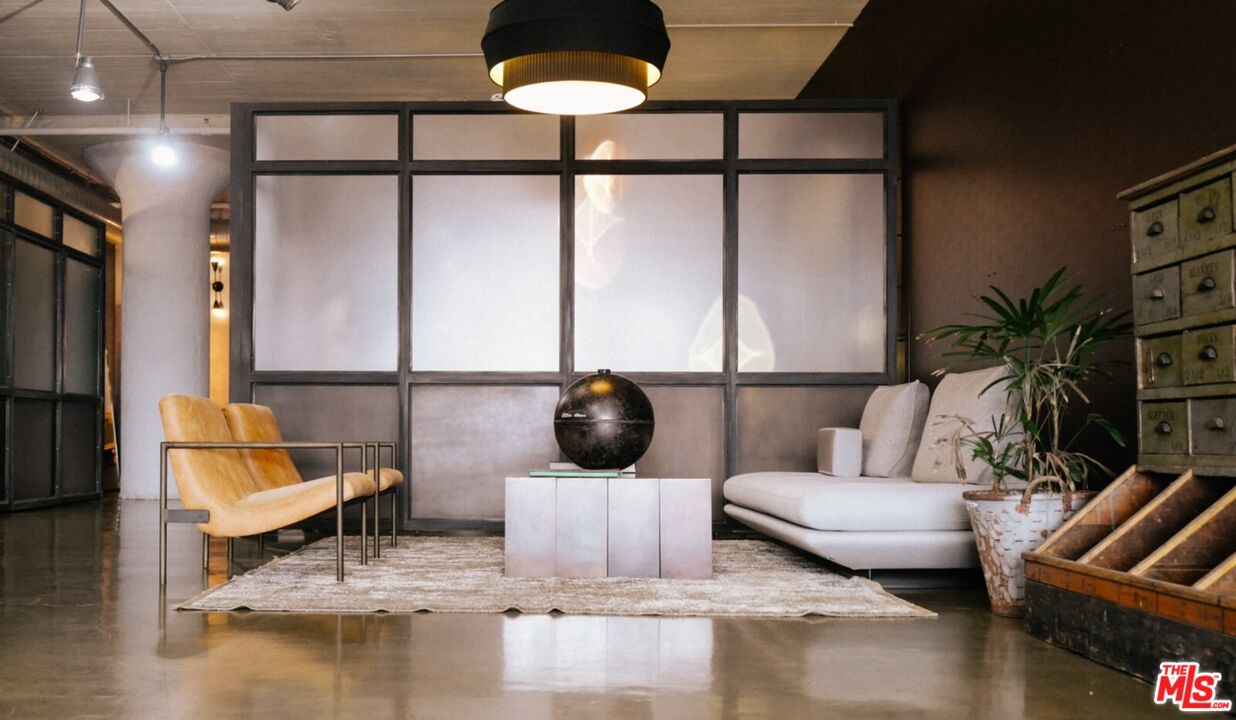 1855 Industrial St Unit: 418