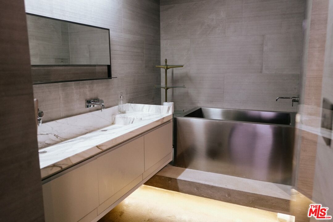 1855 Industrial St Unit: 418