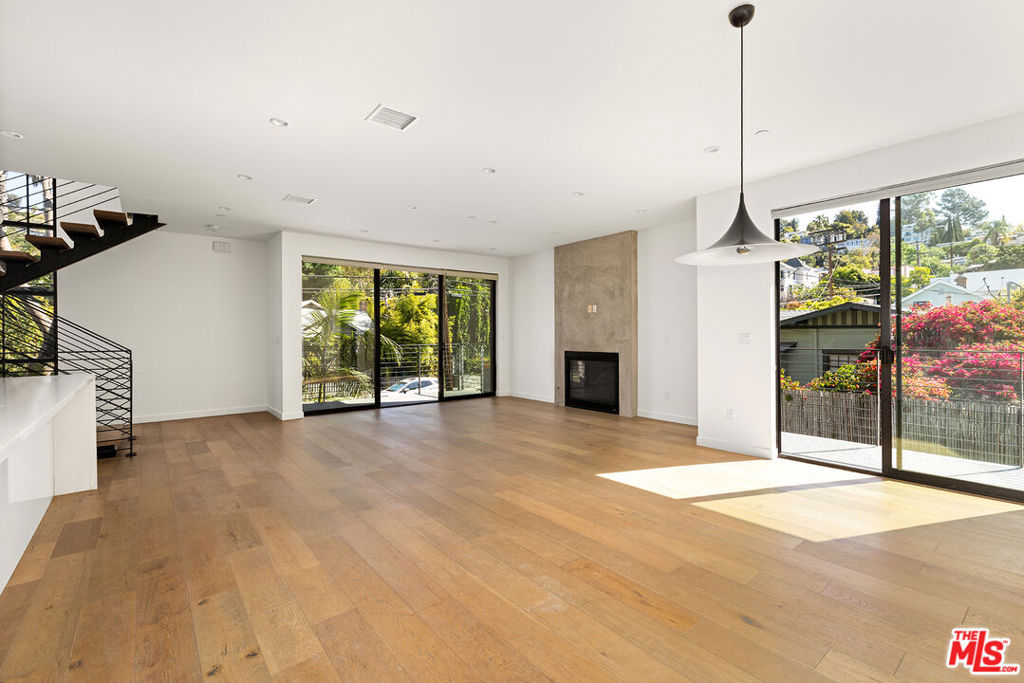 6350 Primrose Avenue