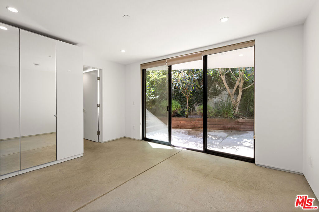 6348 Primrose Avenue 1/2