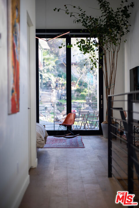 6348 Primrose Avenue 1/2