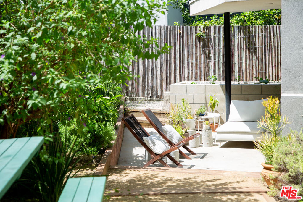 6348 Primrose Avenue 1/2