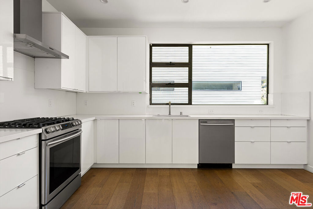 6348 Primrose Avenue 1/2