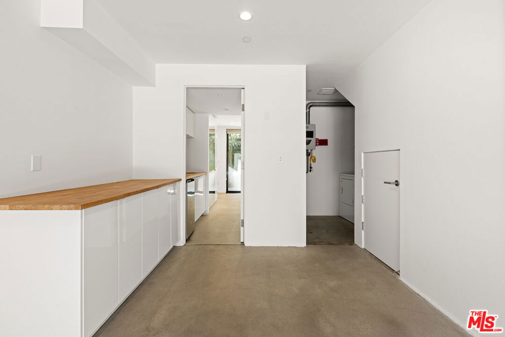 6348 Primrose Avenue 1/2