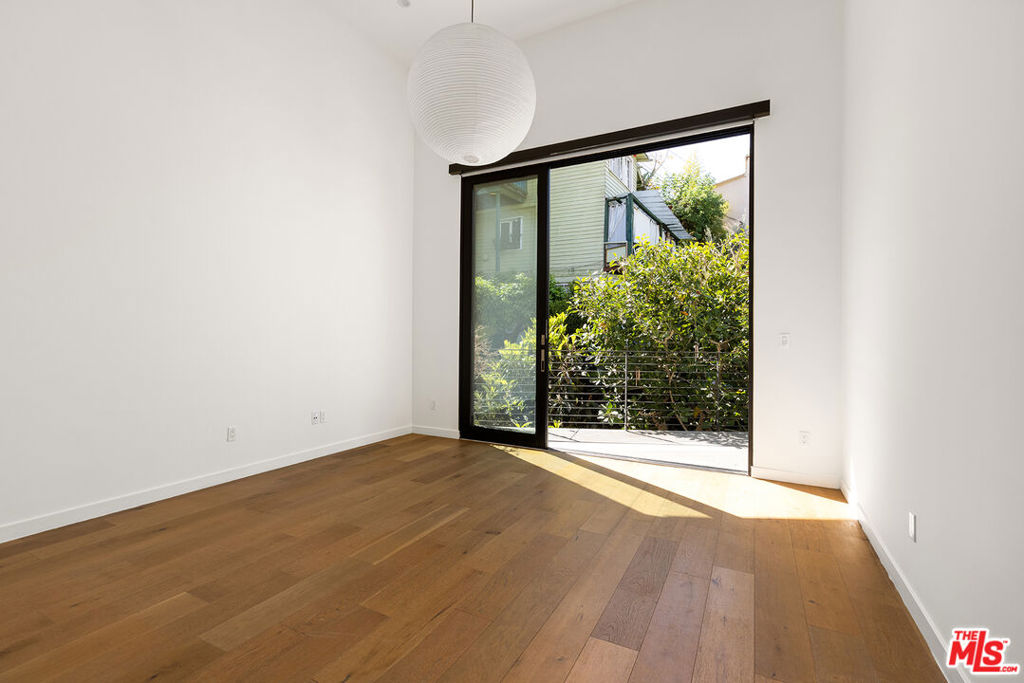 6348 Primrose Avenue 1/2