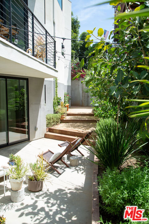 6348 Primrose Avenue 1/2