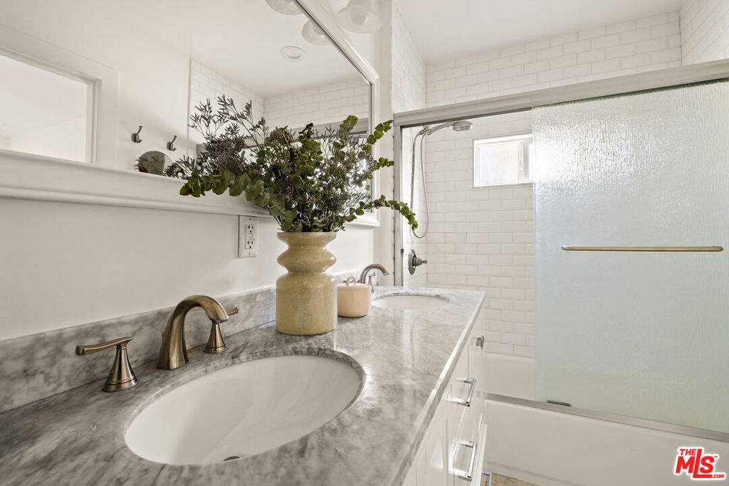 1725 N Marengo Avenue