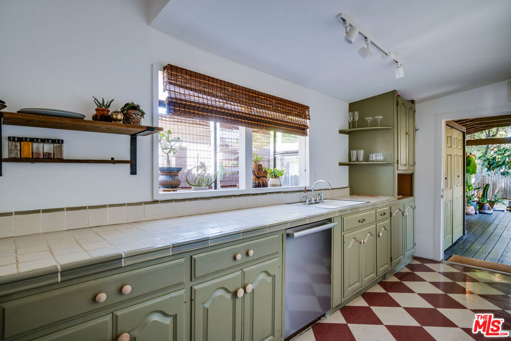 4132 Cumberland Avenue