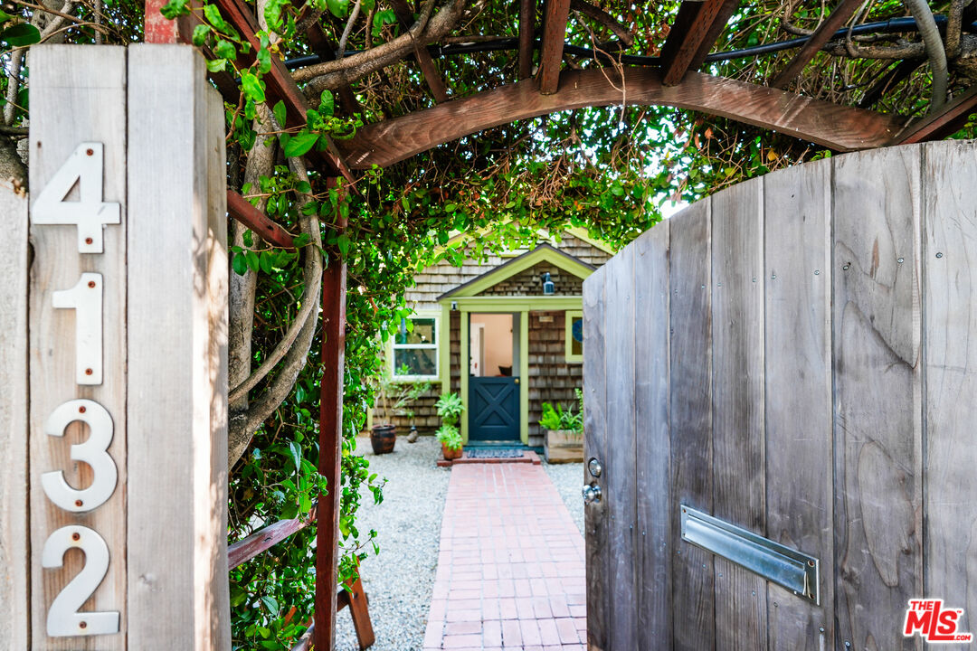 4132 Cumberland Ave