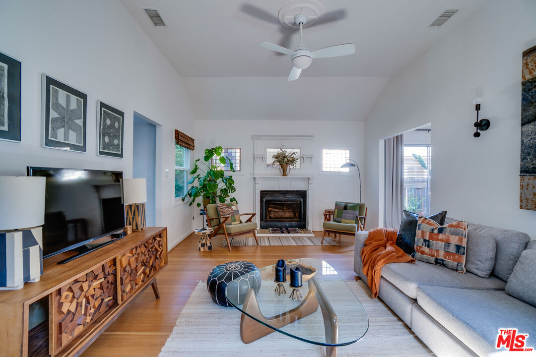 4132 Cumberland Ave