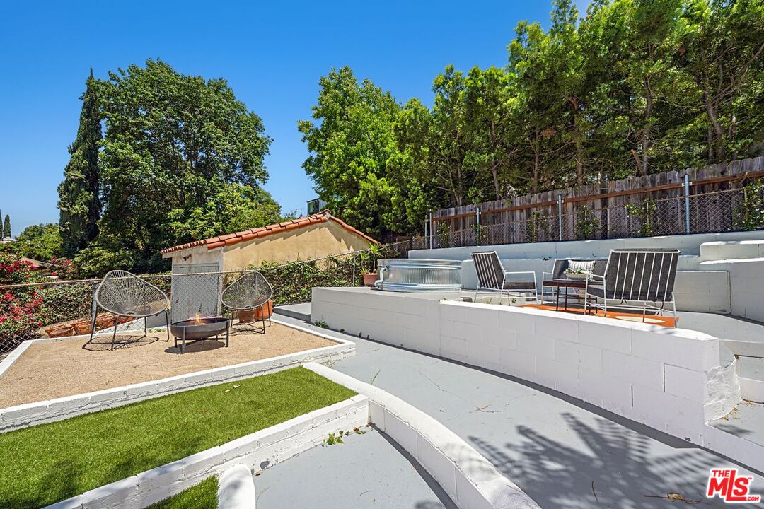2428 Griffith Park Blvd