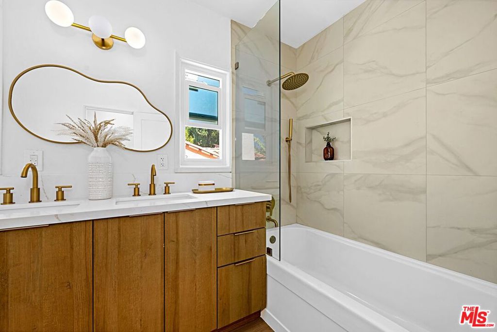 2428 Griffith Park Boulevard