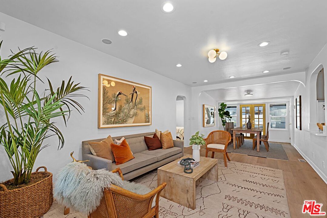 2428 Griffith Park Blvd
