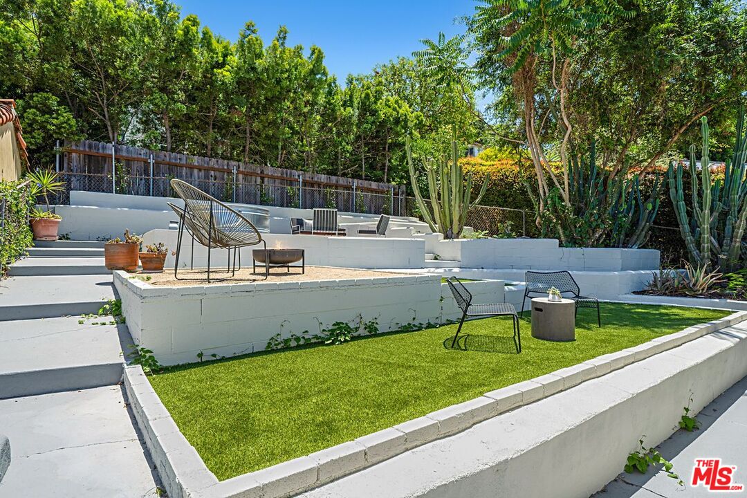 2428 Griffith Park Blvd