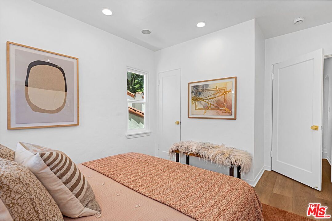 2428 Griffith Park Blvd