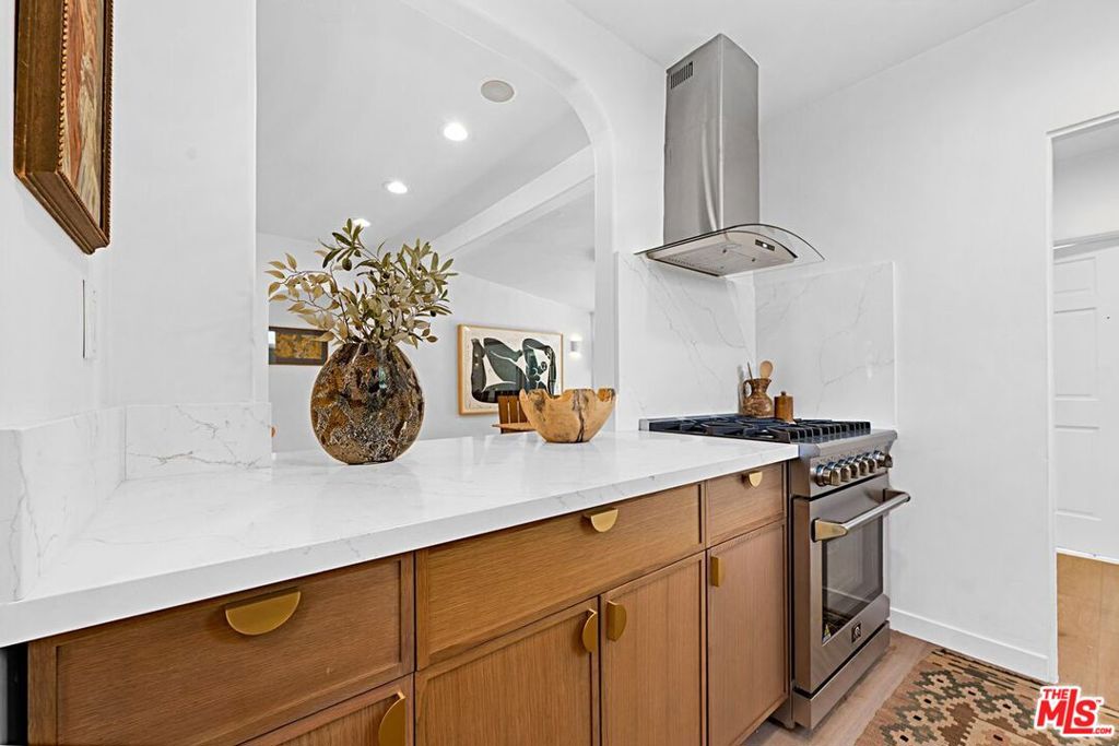 2428 Griffith Park Boulevard