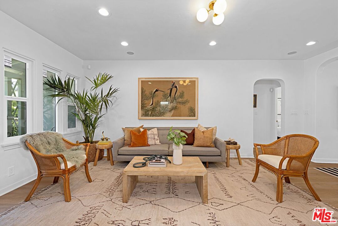 2428 Griffith Park Blvd