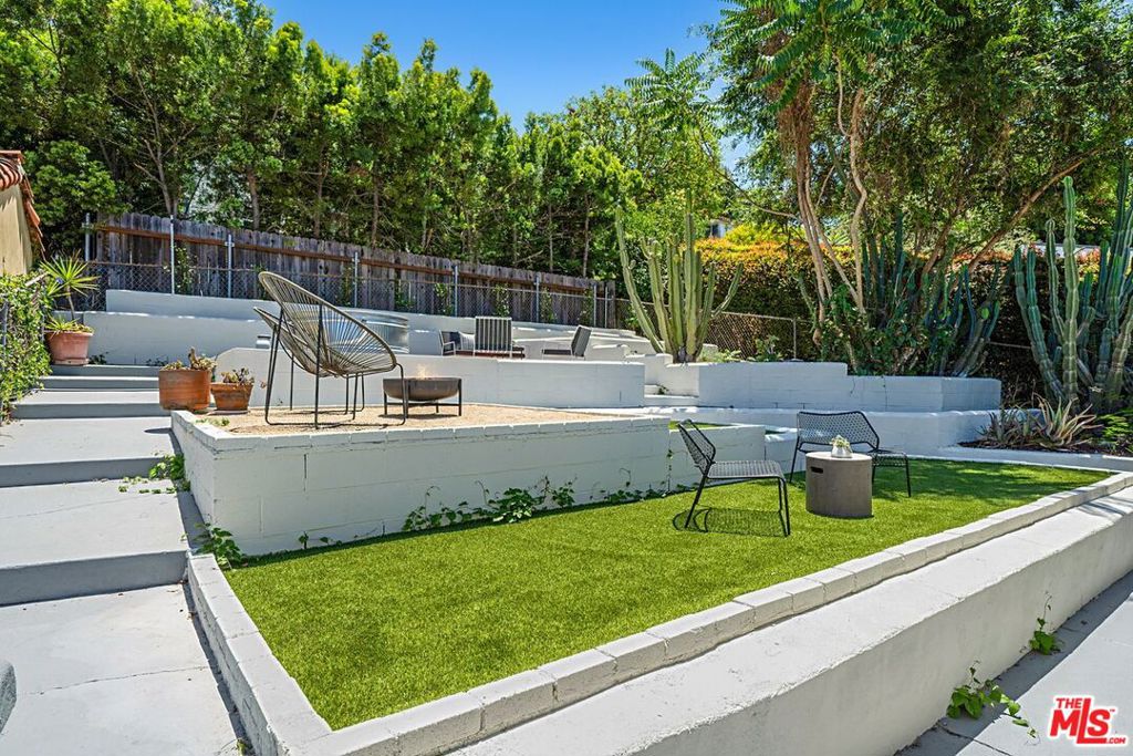 2428 Griffith Park Boulevard