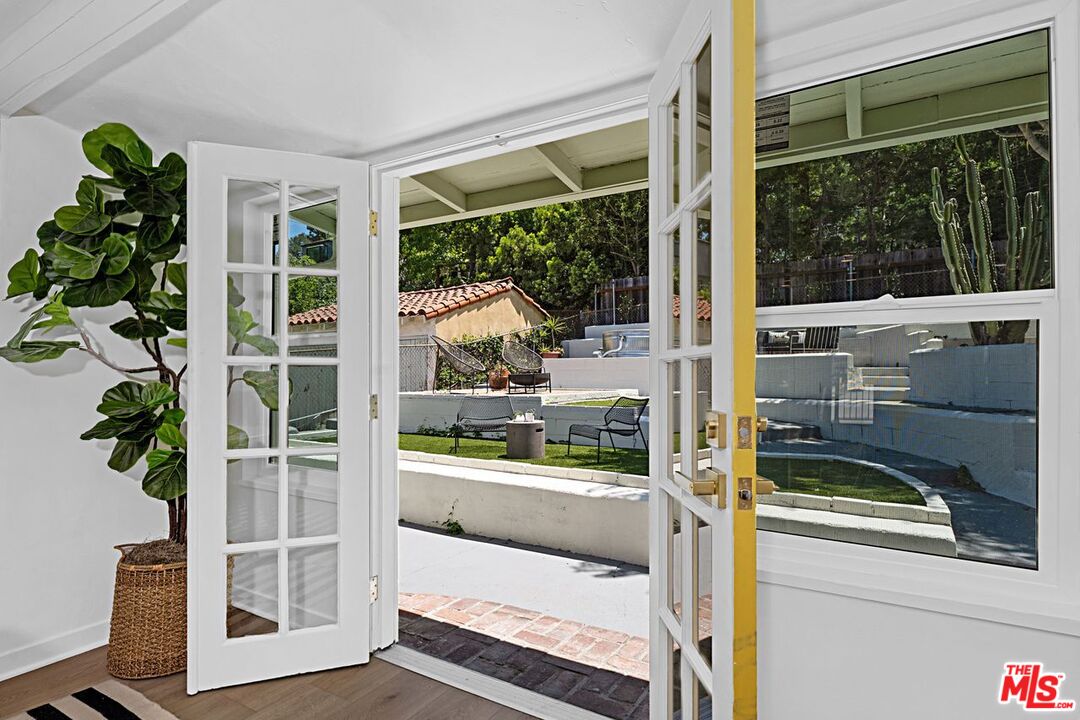 2428 Griffith Park Blvd