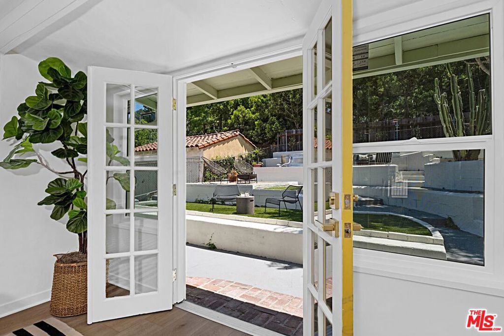 2428 Griffith Park Boulevard