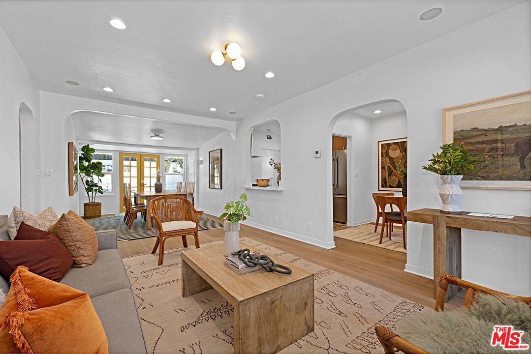 2428 Griffith Park Blvd