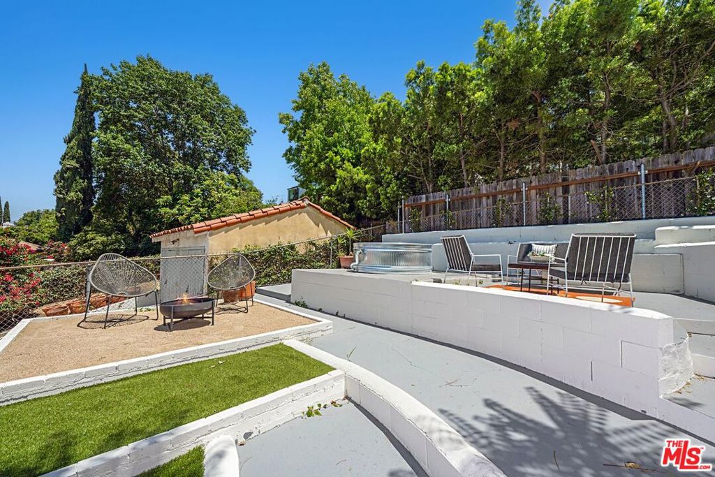 2428 Griffith Park Boulevard