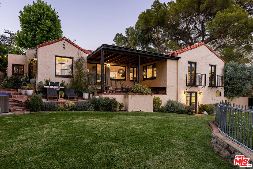 5027 Louise Dr