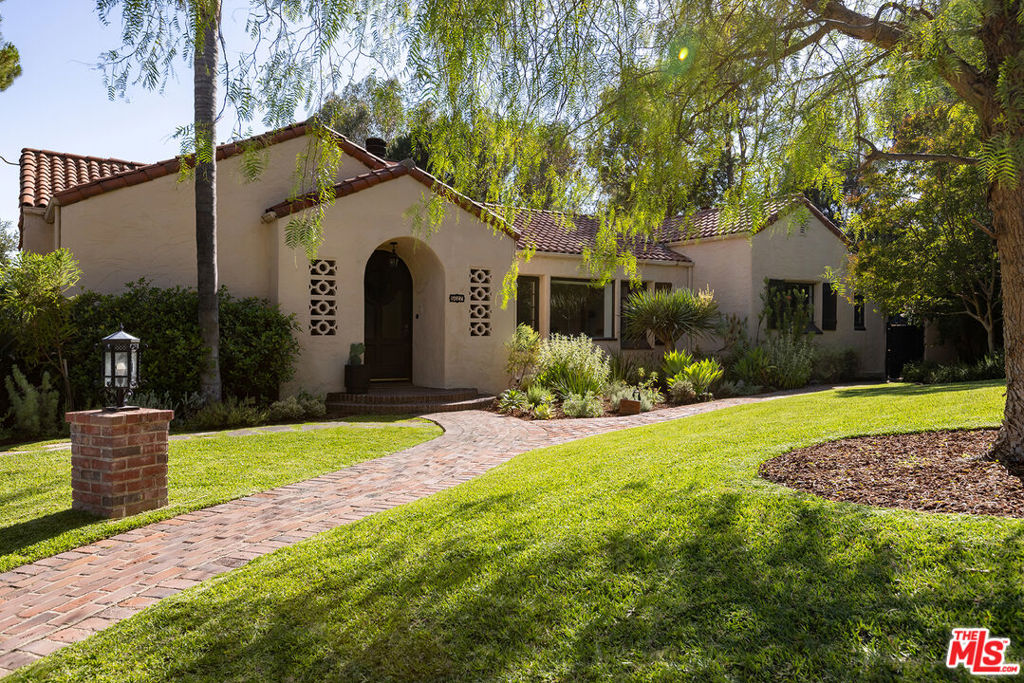5027 Louise Drive