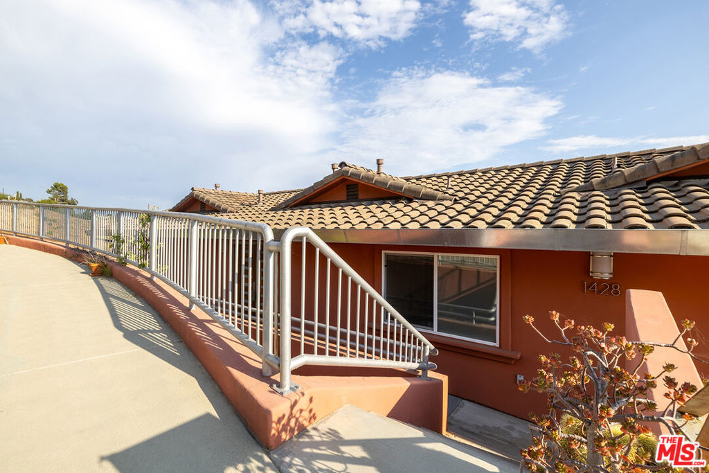 1428 Cliff Drive