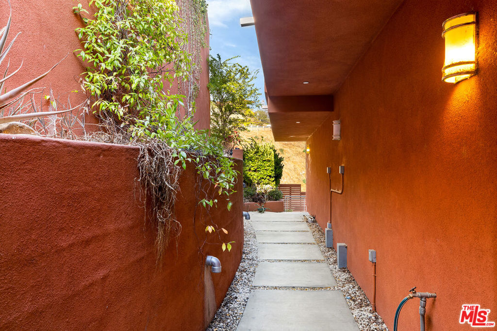1428 Cliff Drive