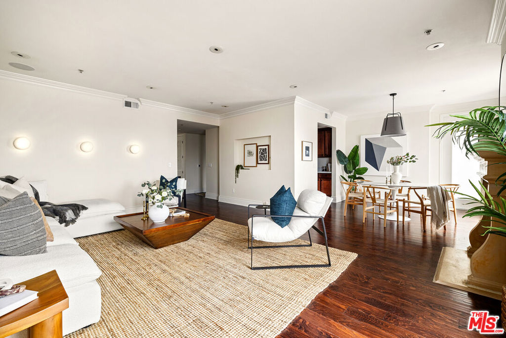 1023 Wilcox Avenue 301