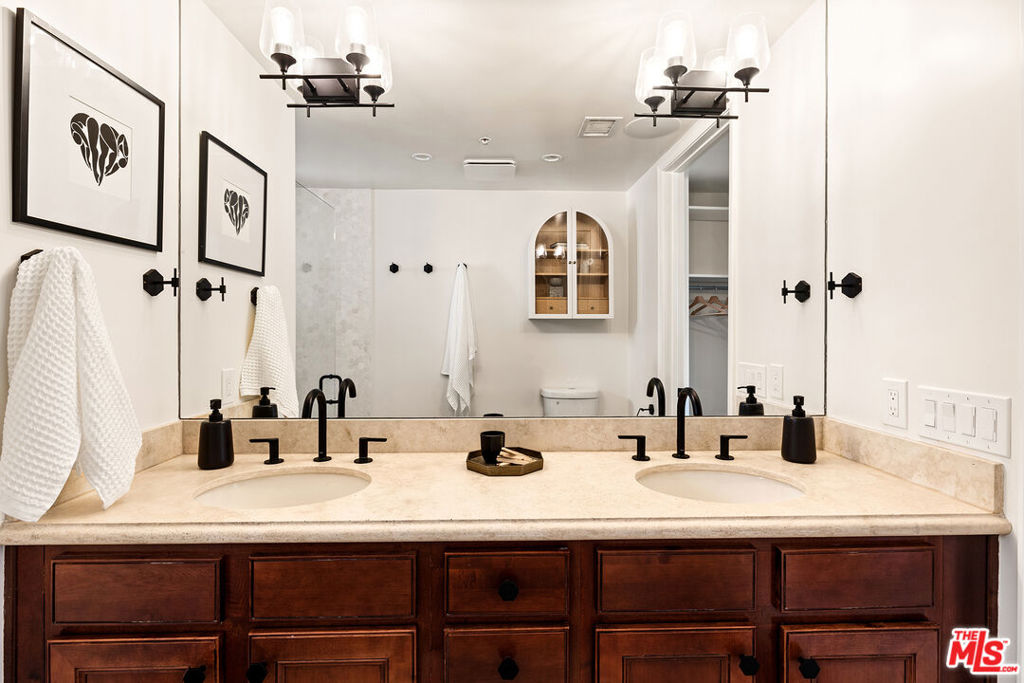 1023 Wilcox Avenue 301