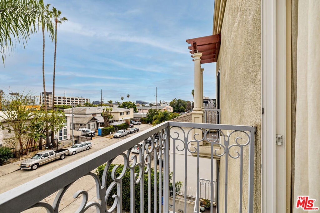 1023 Wilcox Avenue 301