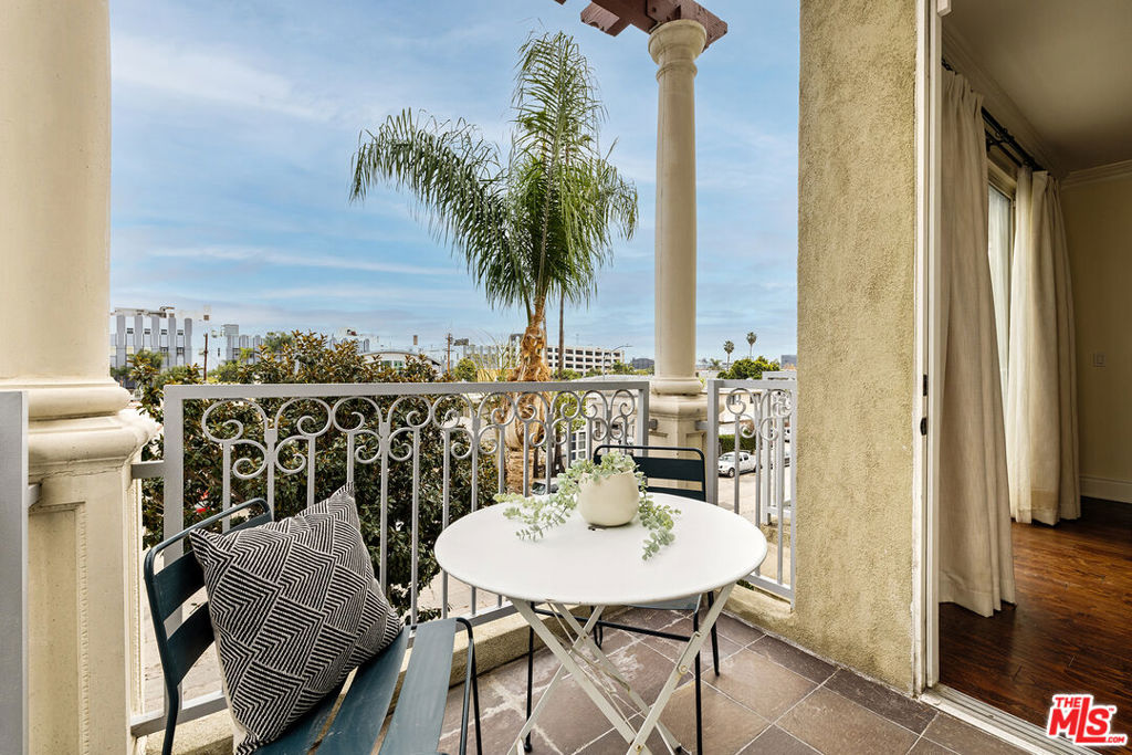 1023 Wilcox Avenue 301