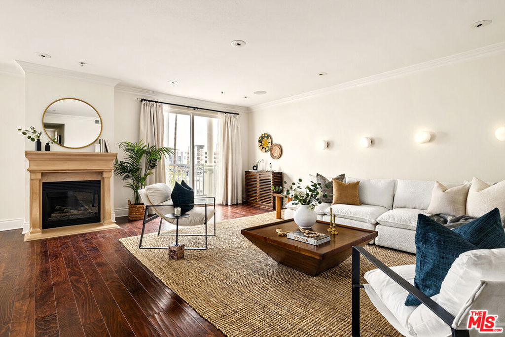 1023 Wilcox Avenue 301