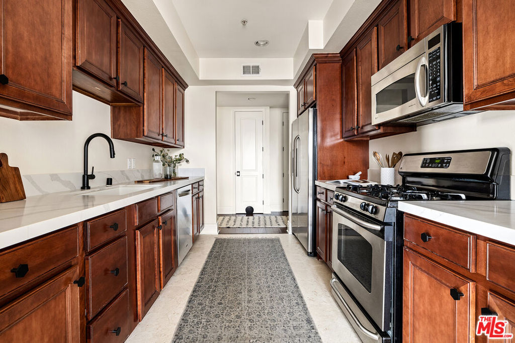 1023 Wilcox Avenue 301