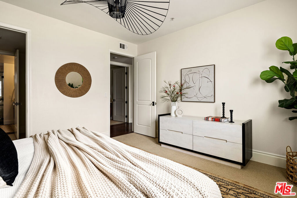 1023 Wilcox Avenue 301