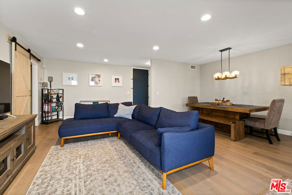 4275 Via Arbolada 205