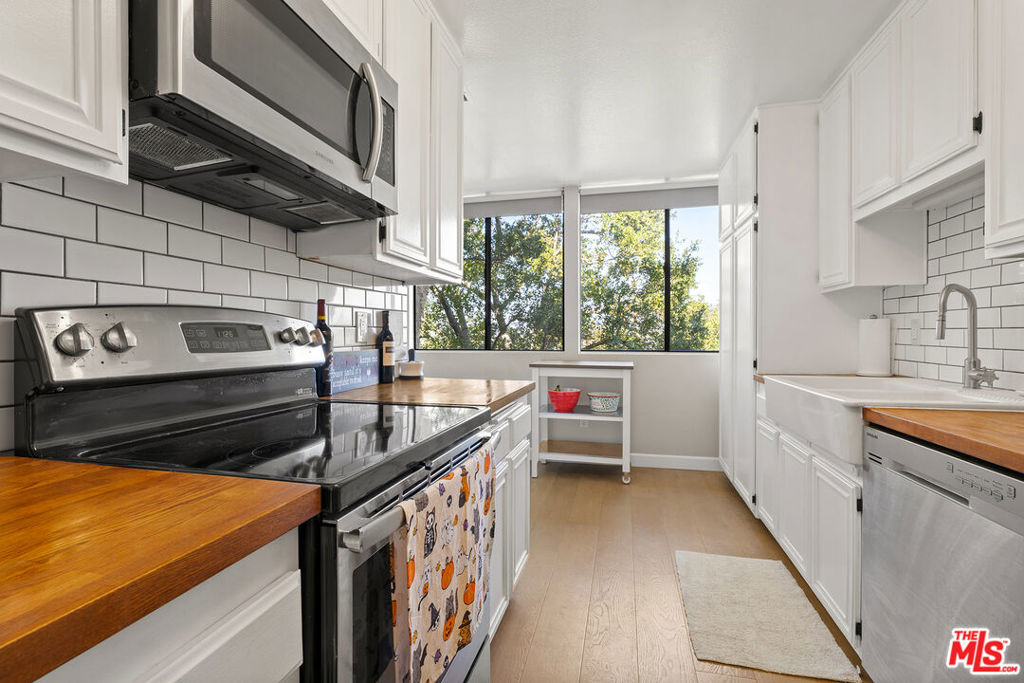 4275 Via Arbolada 205