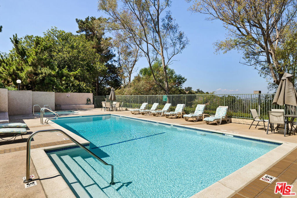 4275 Via Arbolada 205